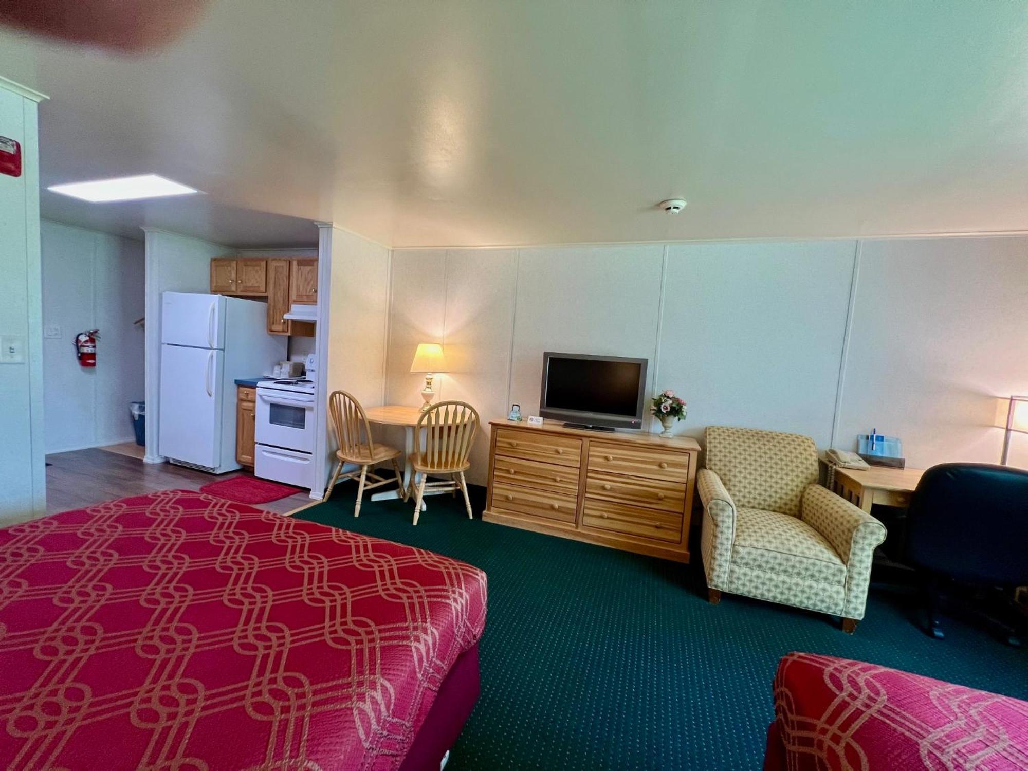 Rodeway Inn & Suites Brunswick Near Hwy 1 Экстерьер фото