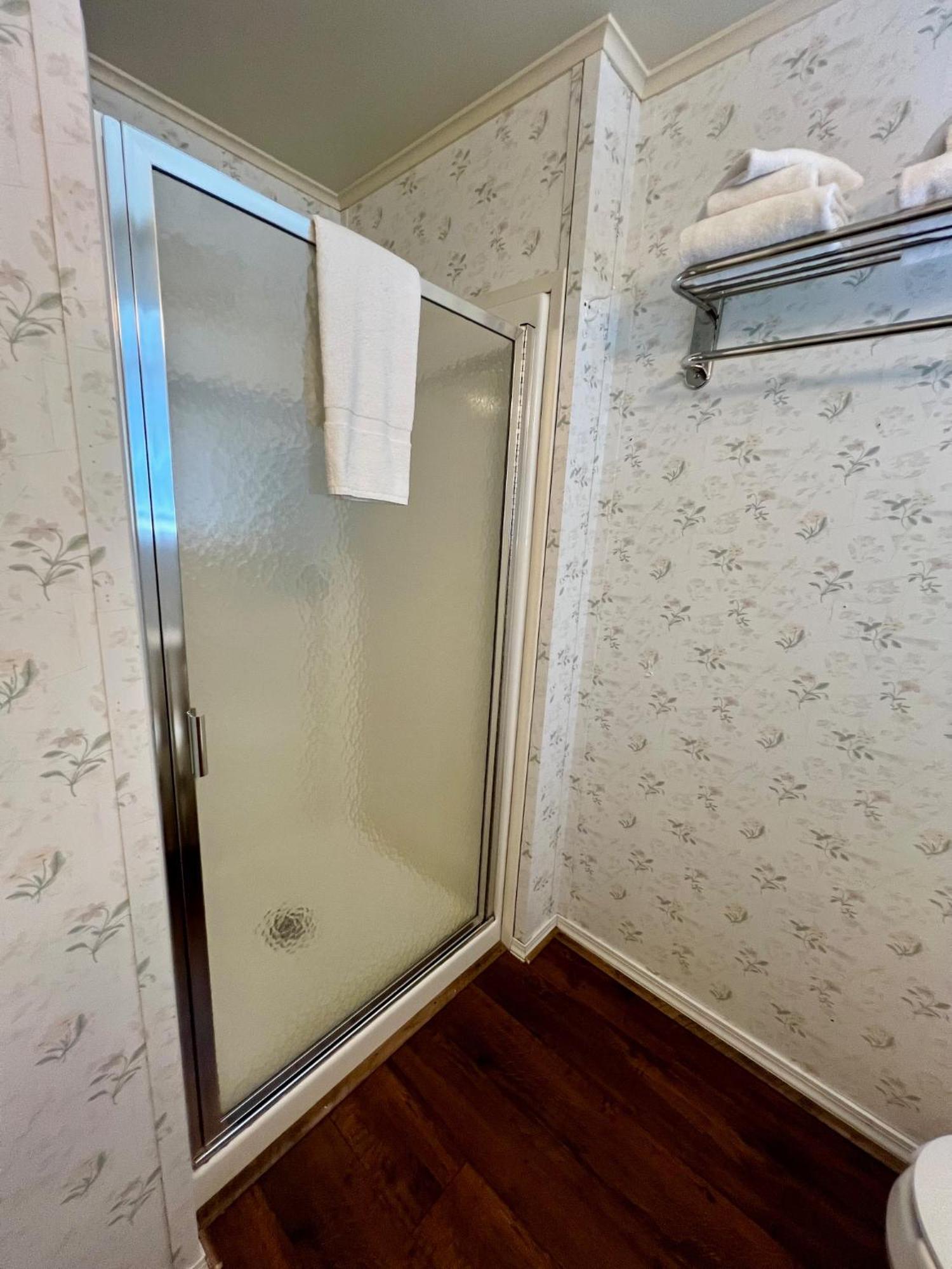 Rodeway Inn & Suites Brunswick Near Hwy 1 Экстерьер фото
